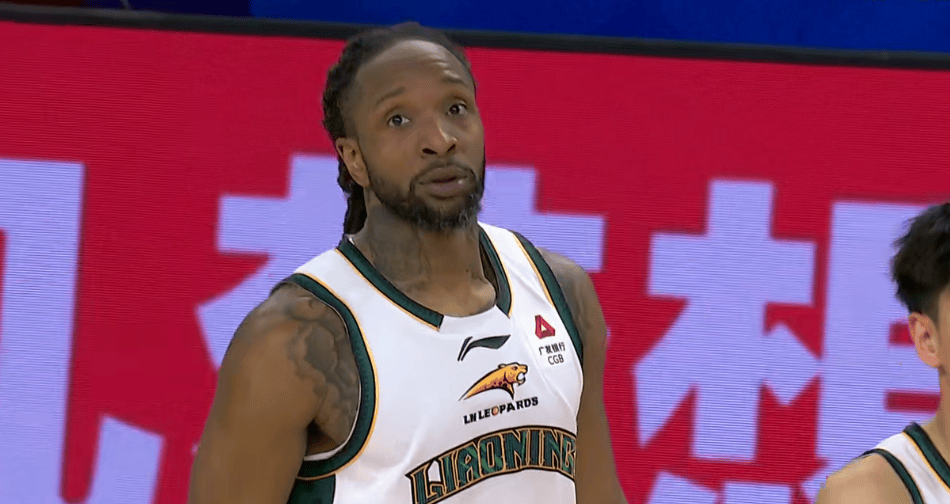 尴尬！打个NFL球队都费劲 辽宁赢球全靠外援，郭士强爱将成拖油瓶